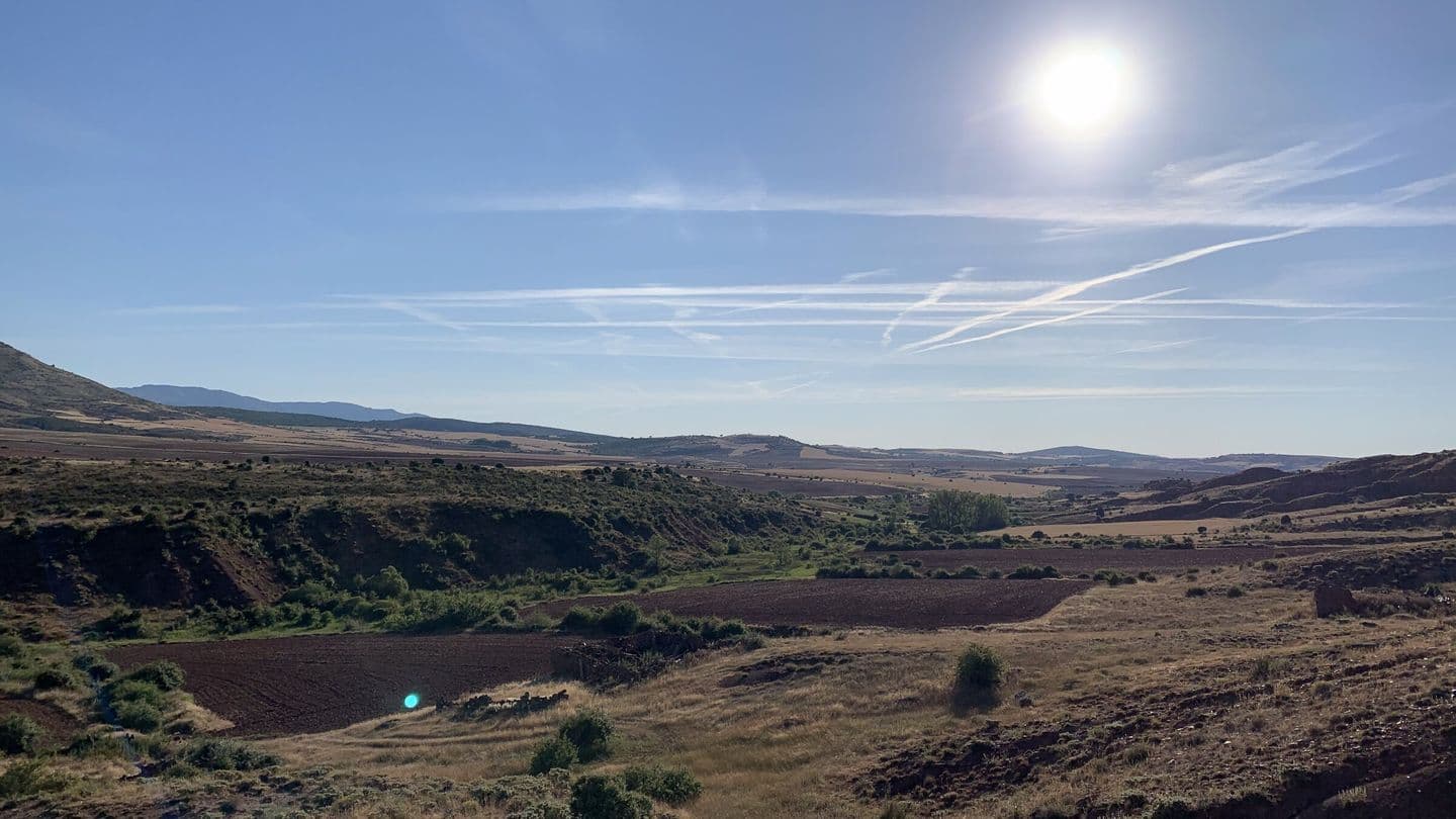 Paisaje de Rebollosa de Pedro con campos al fondo